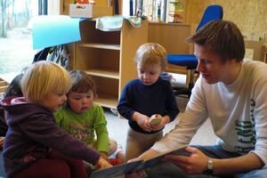 Markus Herrera Torrez in einem Kindergarten der Stadt Heilbronn